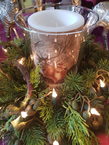 Seidenblumengesteck_mit_Windlicht