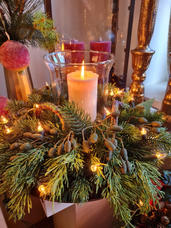 Seidenblumengesteck_mit_Windlicht